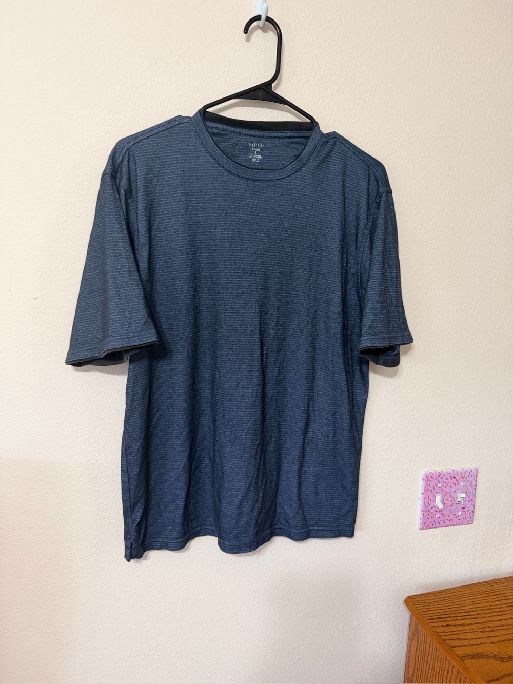 Van Heusen men’s T-shirt size Small